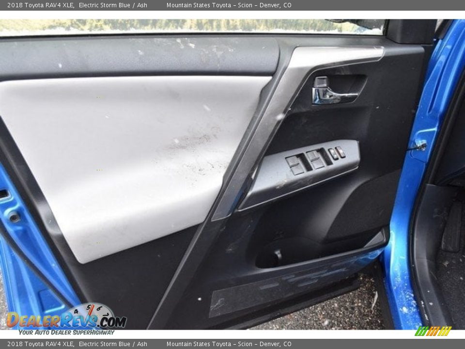 2018 Toyota RAV4 XLE Electric Storm Blue / Ash Photo #20