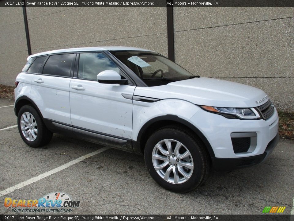 2017 Land Rover Range Rover Evoque SE Yulong White Metallic / Espresso/Almond Photo #1