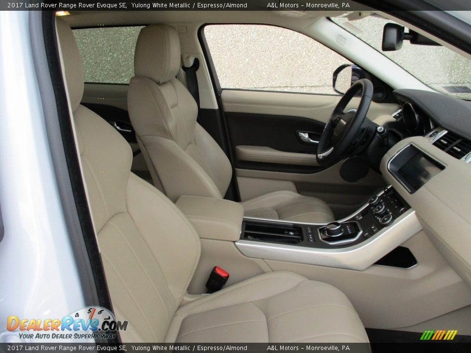 2017 Land Rover Range Rover Evoque SE Yulong White Metallic / Espresso/Almond Photo #3
