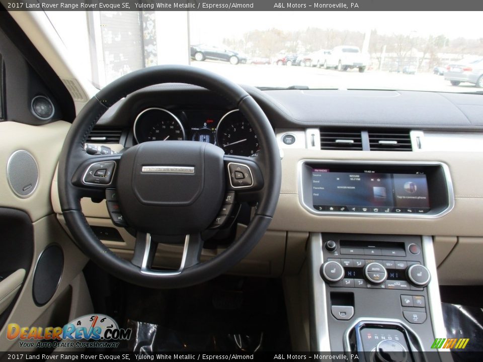 2017 Land Rover Range Rover Evoque SE Yulong White Metallic / Espresso/Almond Photo #4