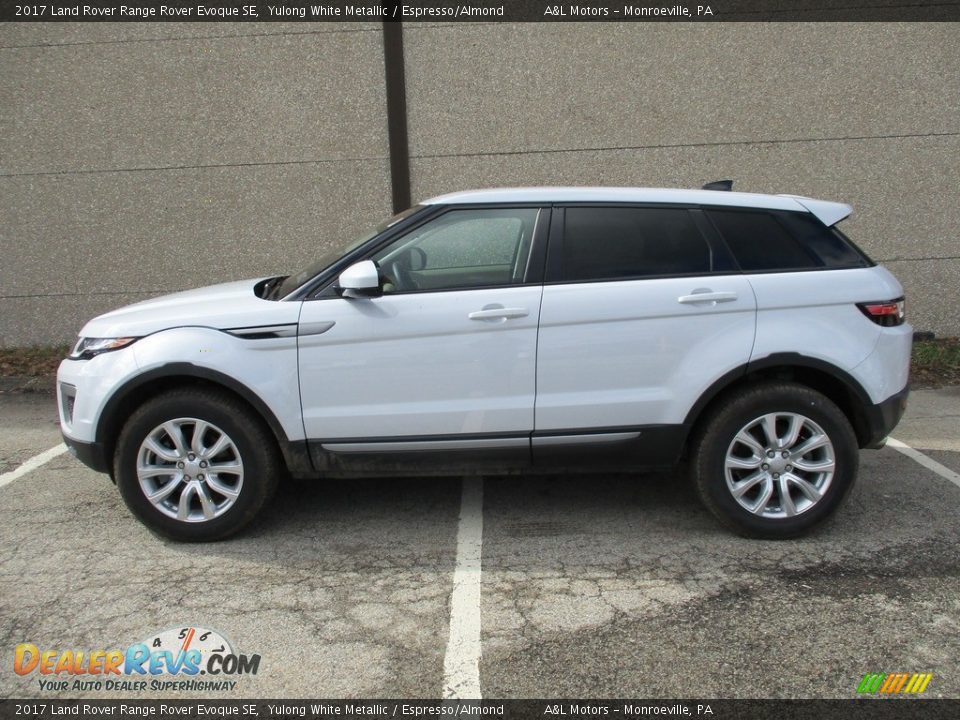 2017 Land Rover Range Rover Evoque SE Yulong White Metallic / Espresso/Almond Photo #6
