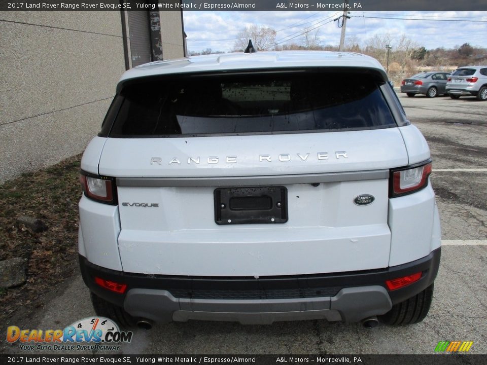 2017 Land Rover Range Rover Evoque SE Yulong White Metallic / Espresso/Almond Photo #7