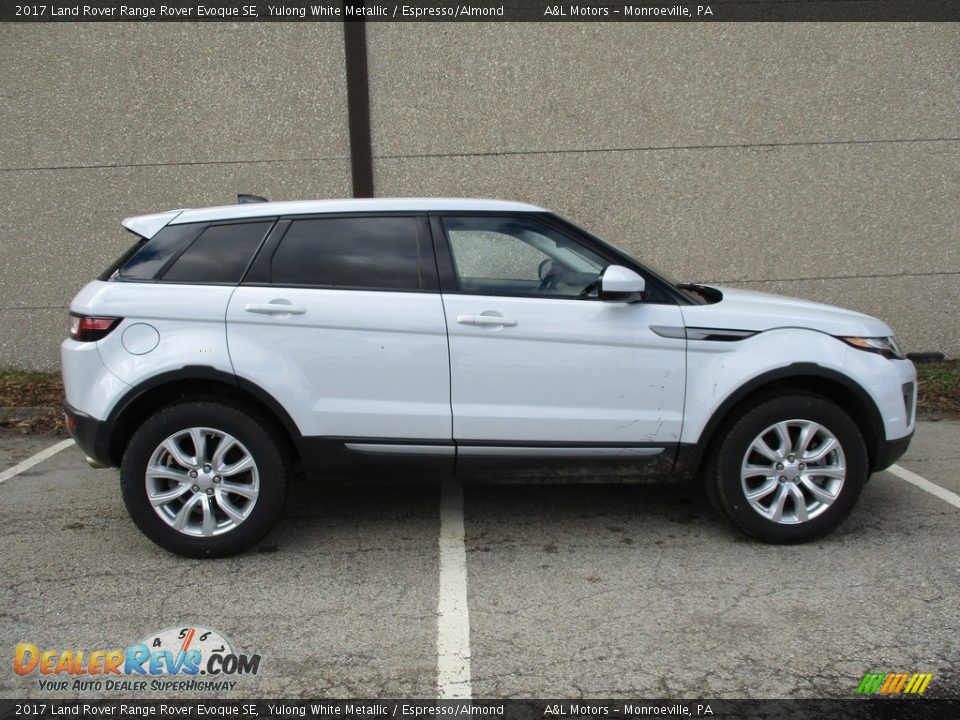 2017 Land Rover Range Rover Evoque SE Yulong White Metallic / Espresso/Almond Photo #10
