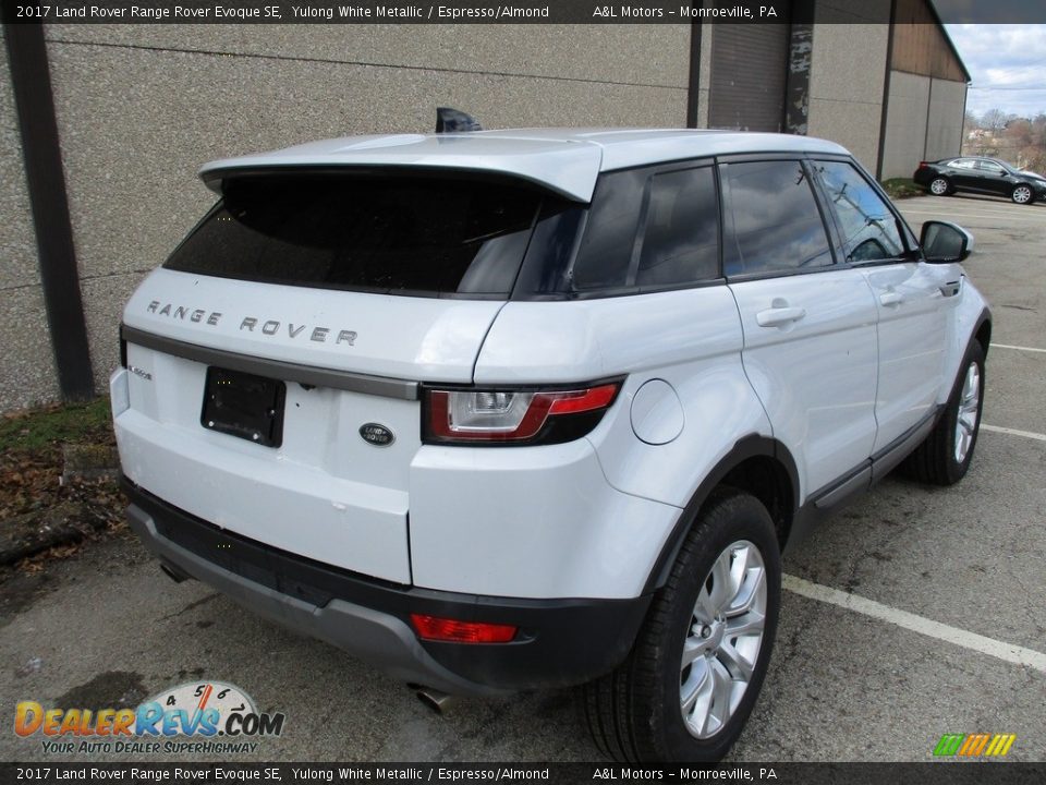 2017 Land Rover Range Rover Evoque SE Yulong White Metallic / Espresso/Almond Photo #11