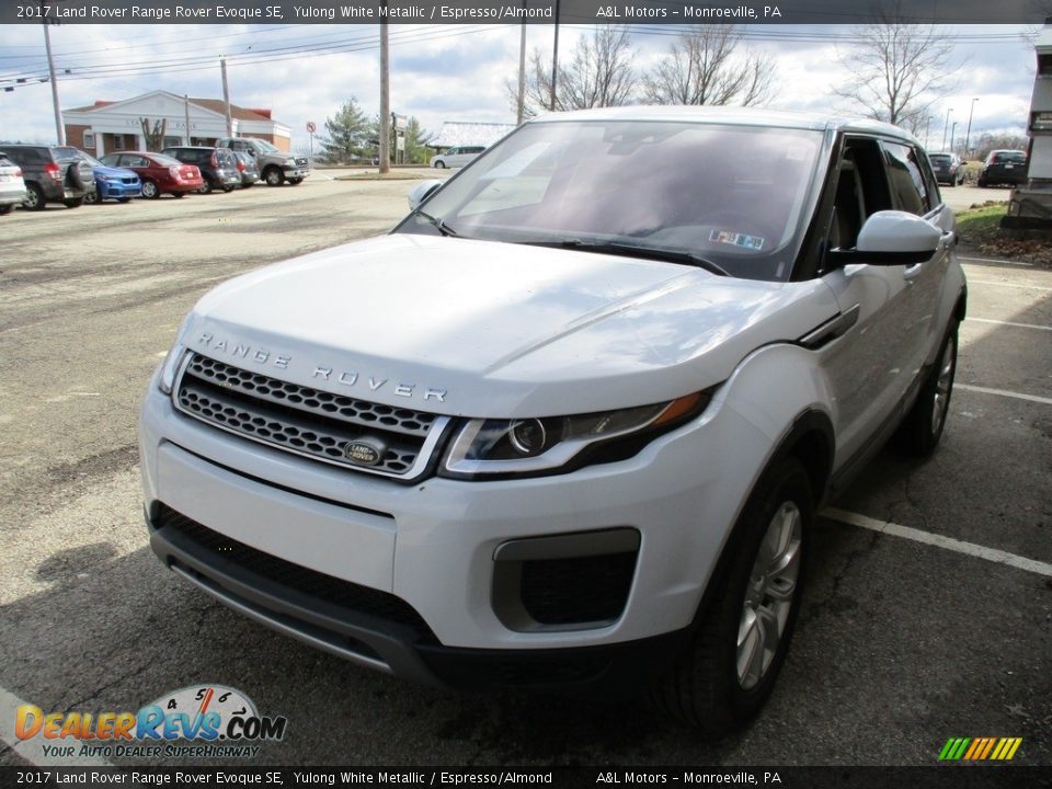 2017 Land Rover Range Rover Evoque SE Yulong White Metallic / Espresso/Almond Photo #12
