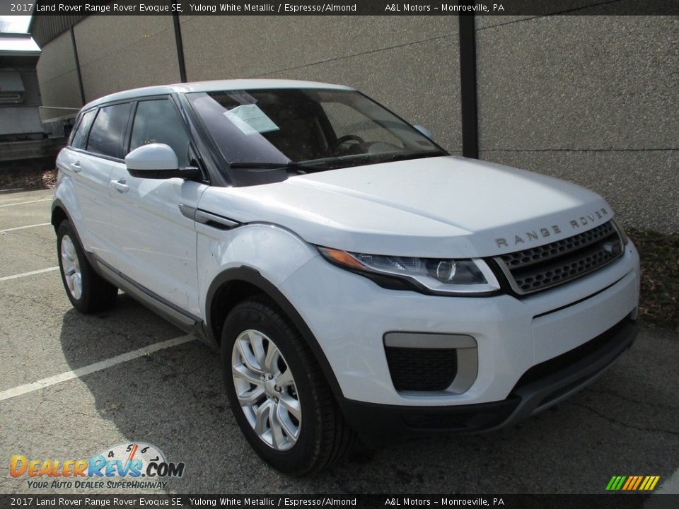 2017 Land Rover Range Rover Evoque SE Yulong White Metallic / Espresso/Almond Photo #13