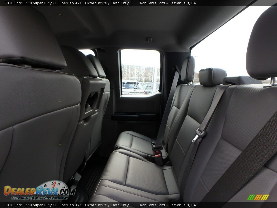 2018 Ford F250 Super Duty XL SuperCab 4x4 Oxford White / Earth Gray Photo #11