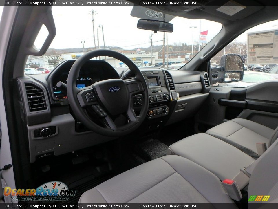 2018 Ford F250 Super Duty XL SuperCab 4x4 Oxford White / Earth Gray Photo #12