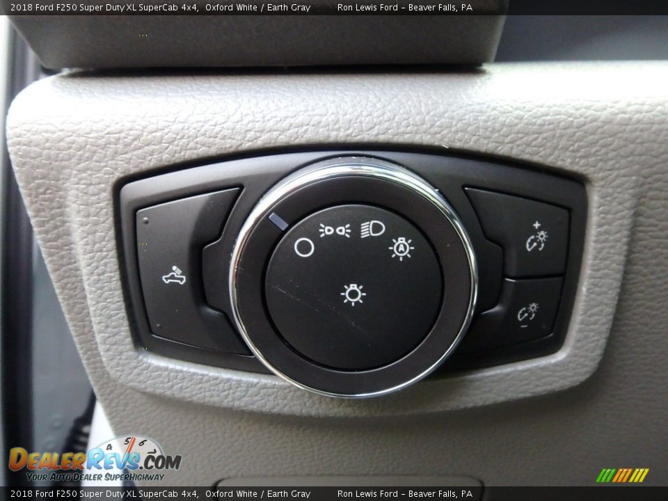 2018 Ford F250 Super Duty XL SuperCab 4x4 Oxford White / Earth Gray Photo #15