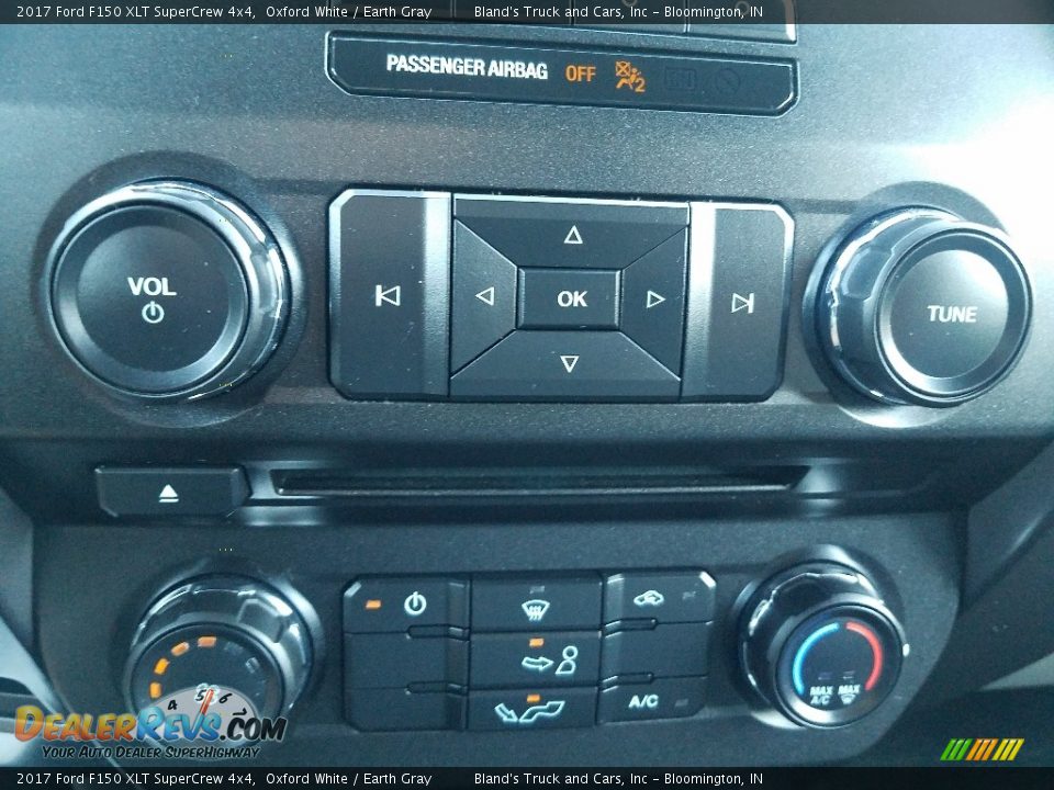 2017 Ford F150 XLT SuperCrew 4x4 Oxford White / Earth Gray Photo #31