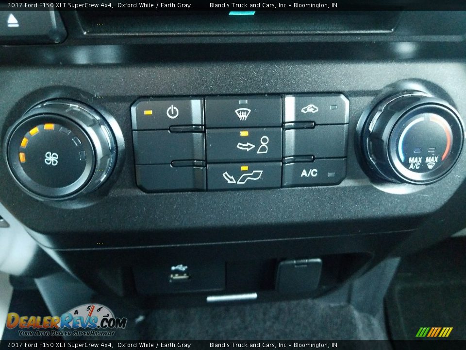 2017 Ford F150 XLT SuperCrew 4x4 Oxford White / Earth Gray Photo #32