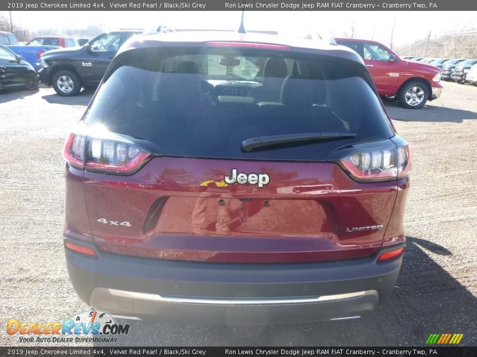 2019 Jeep Cherokee Limited 4x4 Velvet Red Pearl / Black/Ski Grey Photo #4