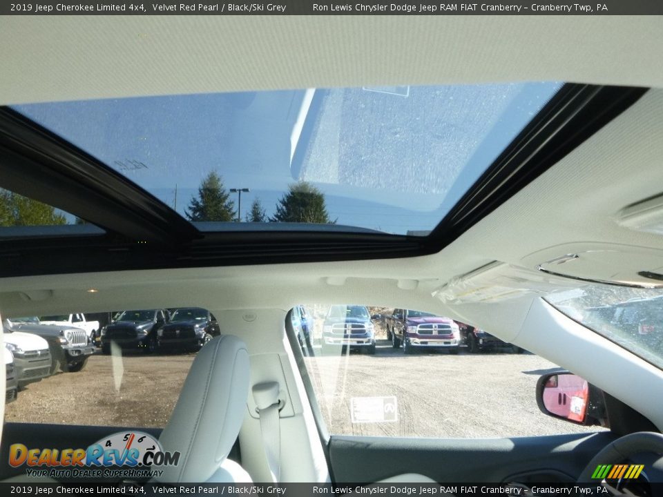 2019 Jeep Cherokee Limited 4x4 Velvet Red Pearl / Black/Ski Grey Photo #12