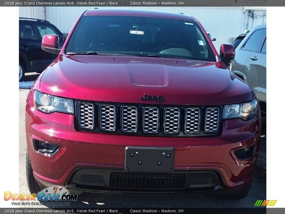 2018 Jeep Grand Cherokee Laredo 4x4 Velvet Red Pearl / Black Photo #2