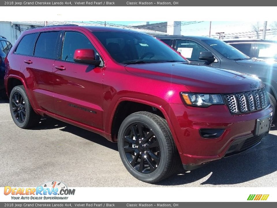 2018 Jeep Grand Cherokee Laredo 4x4 Velvet Red Pearl / Black Photo #3