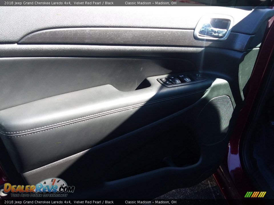 2018 Jeep Grand Cherokee Laredo 4x4 Velvet Red Pearl / Black Photo #5