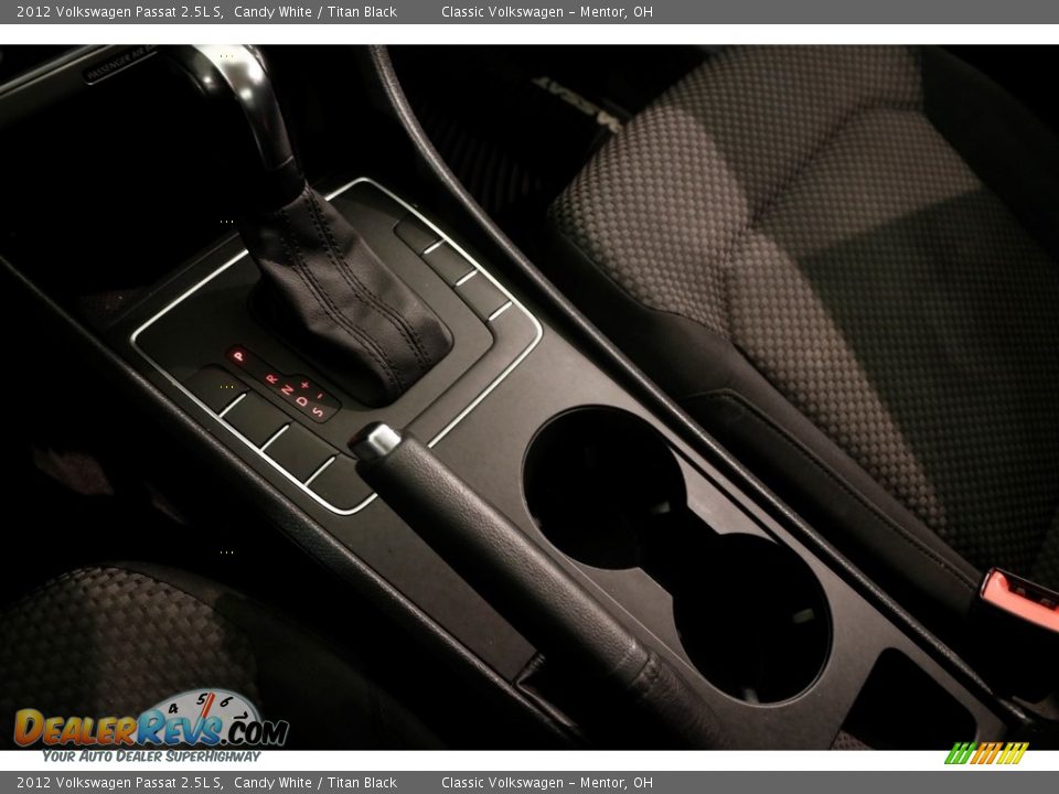 2012 Volkswagen Passat 2.5L S Candy White / Titan Black Photo #9