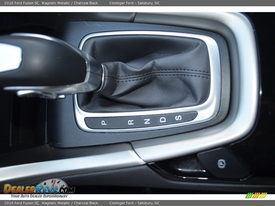 2016 Ford Fusion SE Magnetic Metallic / Charcoal Black Photo #19