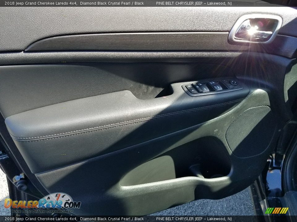 2018 Jeep Grand Cherokee Laredo 4x4 Diamond Black Crystal Pearl / Black Photo #8