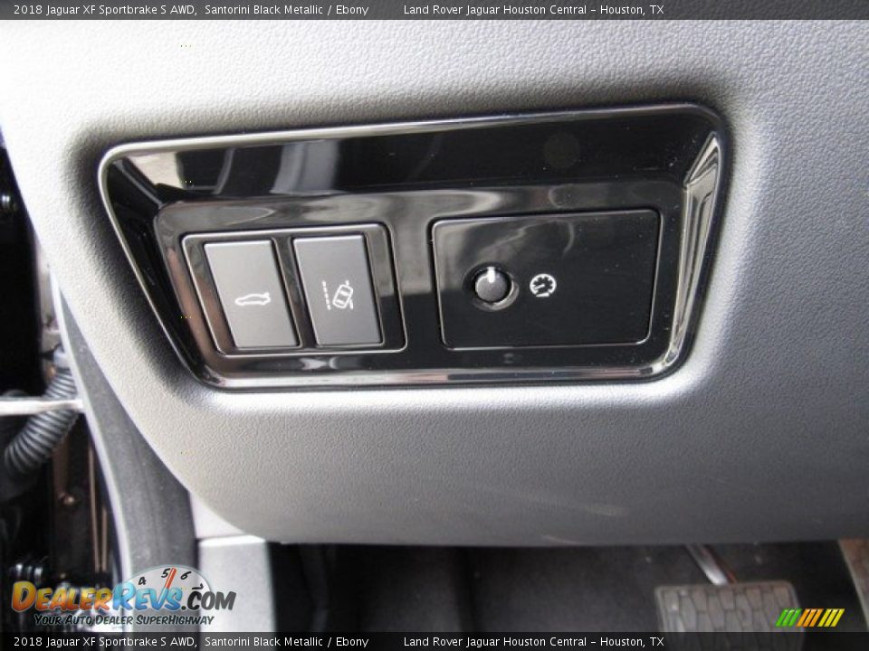 Controls of 2018 Jaguar XF Sportbrake S AWD Photo #27