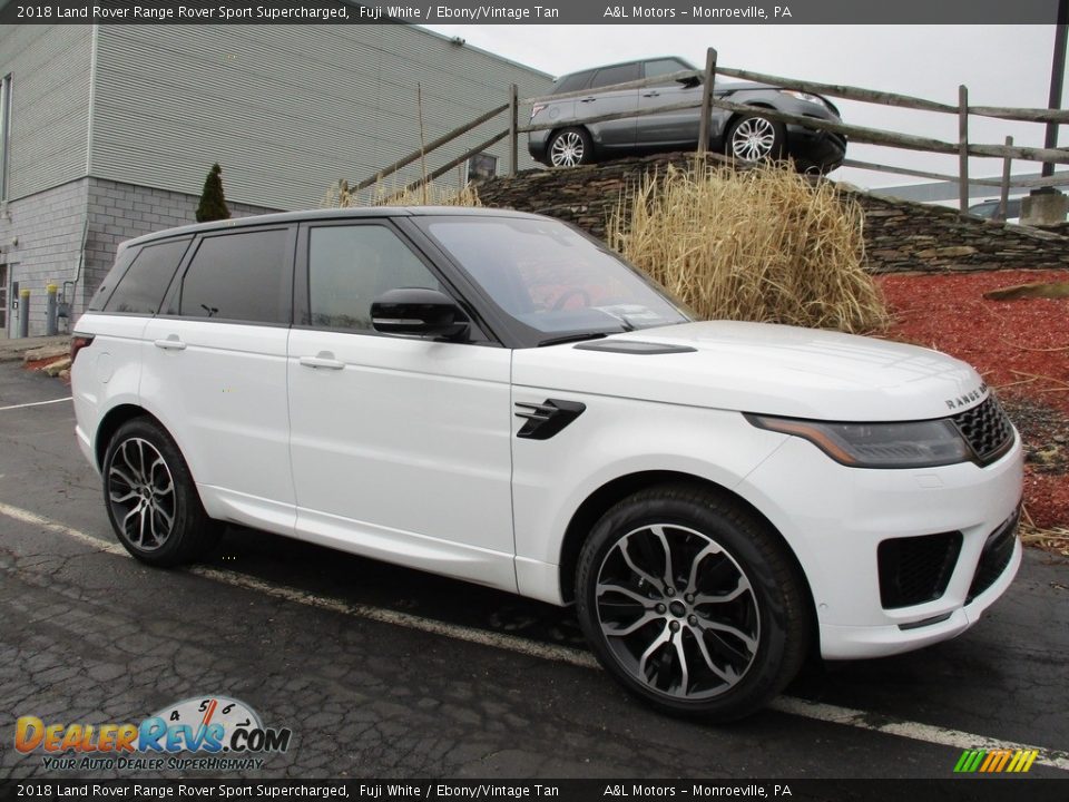 Front 3/4 View of 2018 Land Rover Range Rover Sport Supercharged Photo #1
