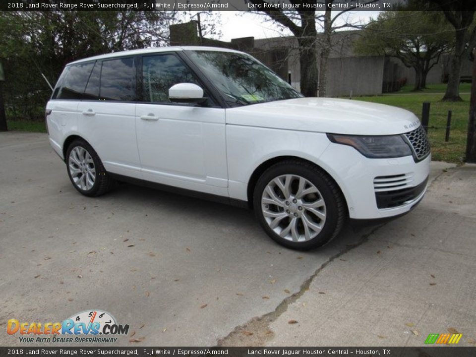 Front 3/4 View of 2018 Land Rover Range Rover Supercharged Photo #1