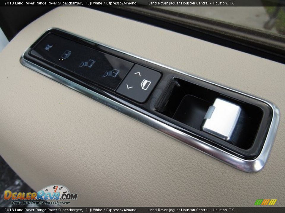 Controls of 2018 Land Rover Range Rover Supercharged Photo #23