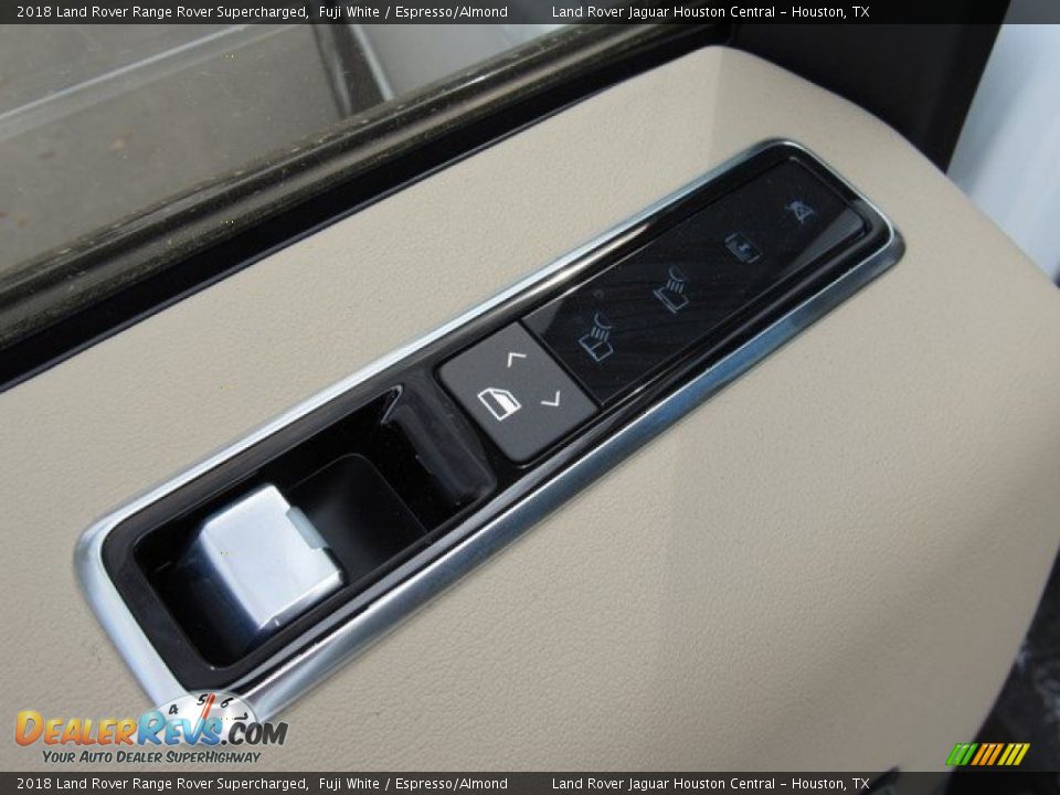 Controls of 2018 Land Rover Range Rover Supercharged Photo #26