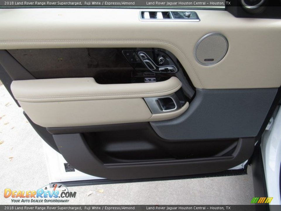 Door Panel of 2018 Land Rover Range Rover Supercharged Photo #27