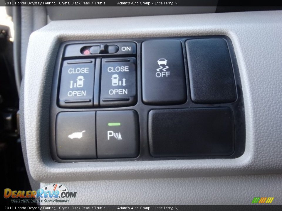 2011 Honda Odyssey Touring Crystal Black Pearl / Truffle Photo #10