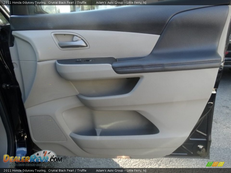 2011 Honda Odyssey Touring Crystal Black Pearl / Truffle Photo #18