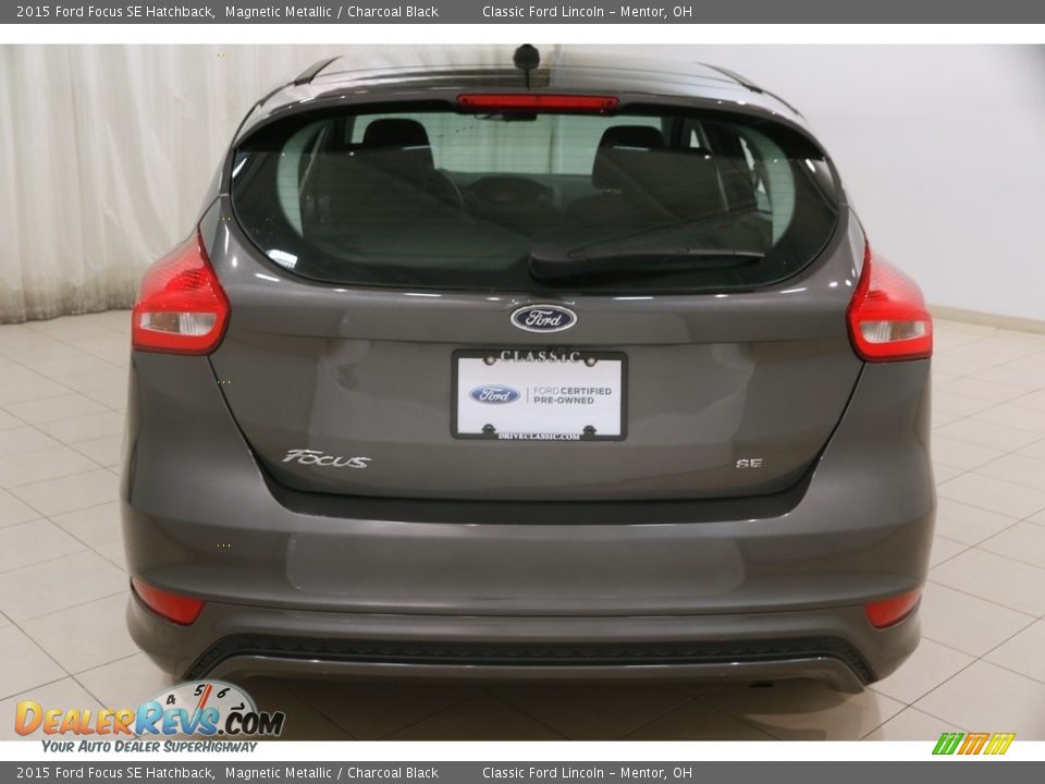 2015 Ford Focus SE Hatchback Magnetic Metallic / Charcoal Black Photo #17