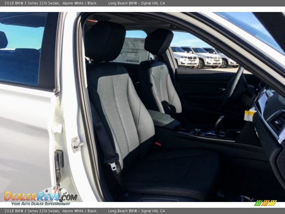2018 BMW 3 Series 320i Sedan Alpine White / Black Photo #2