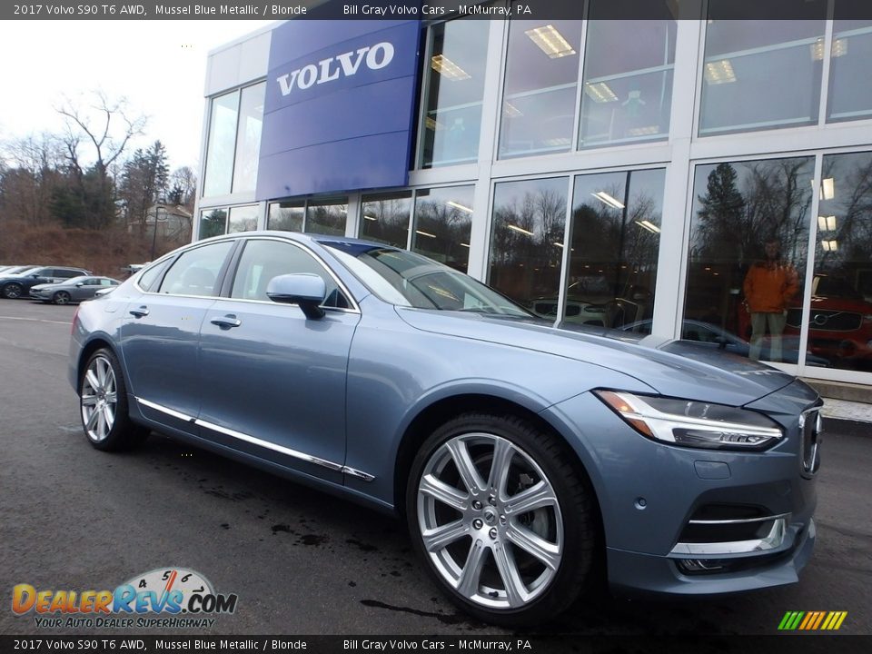 Front 3/4 View of 2017 Volvo S90 T6 AWD Photo #1