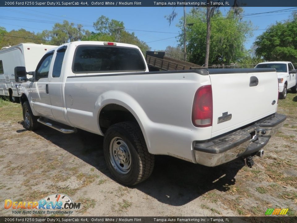 2006 Ford F250 Super Duty XL SuperCab 4x4 Oxford White / Medium Flint Photo #6