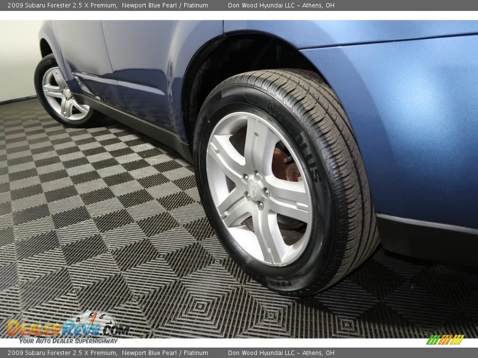 2009 Subaru Forester 2.5 X Premium Newport Blue Pearl / Platinum Photo #20