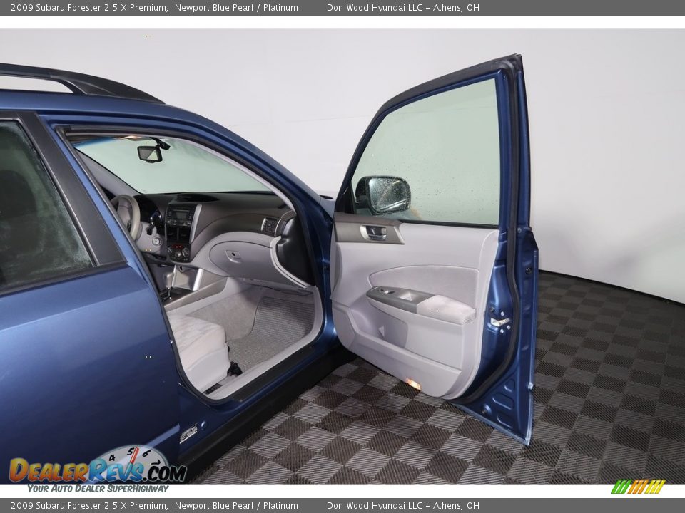 2009 Subaru Forester 2.5 X Premium Newport Blue Pearl / Platinum Photo #28