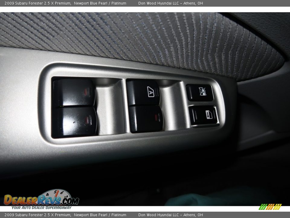 2009 Subaru Forester 2.5 X Premium Newport Blue Pearl / Platinum Photo #33