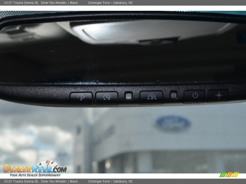 2015 Toyota Sienna SE Silver Sky Metallic / Black Photo #26