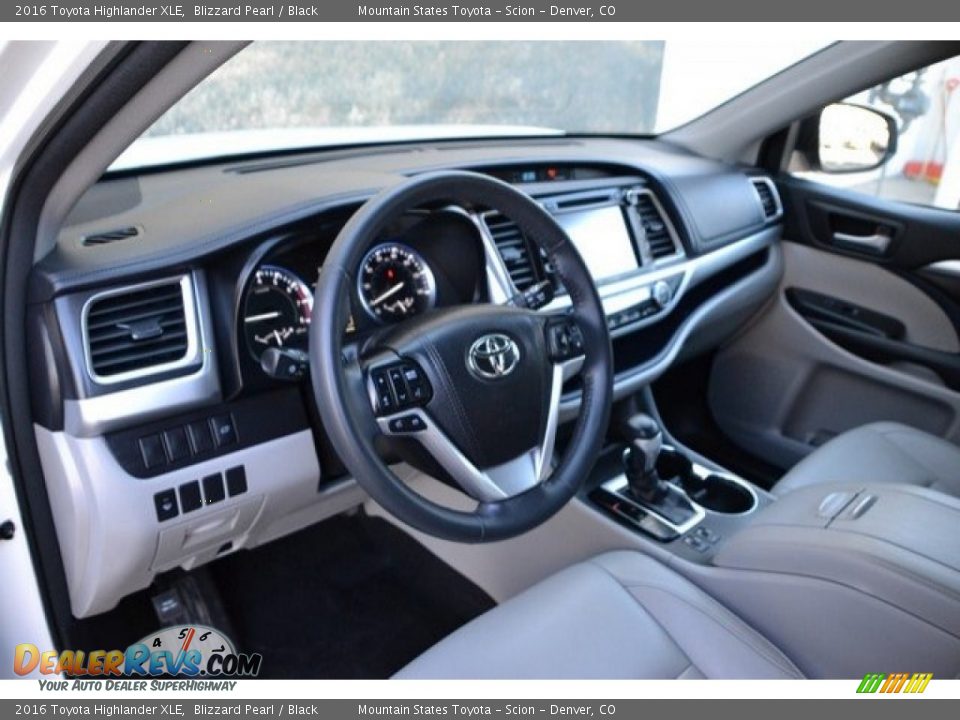 2016 Toyota Highlander XLE Blizzard Pearl / Black Photo #10