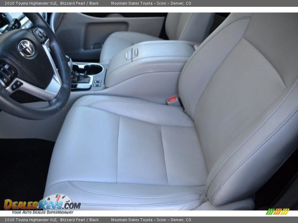 2016 Toyota Highlander XLE Blizzard Pearl / Black Photo #11