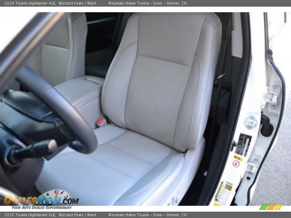 2016 Toyota Highlander XLE Blizzard Pearl / Black Photo #12