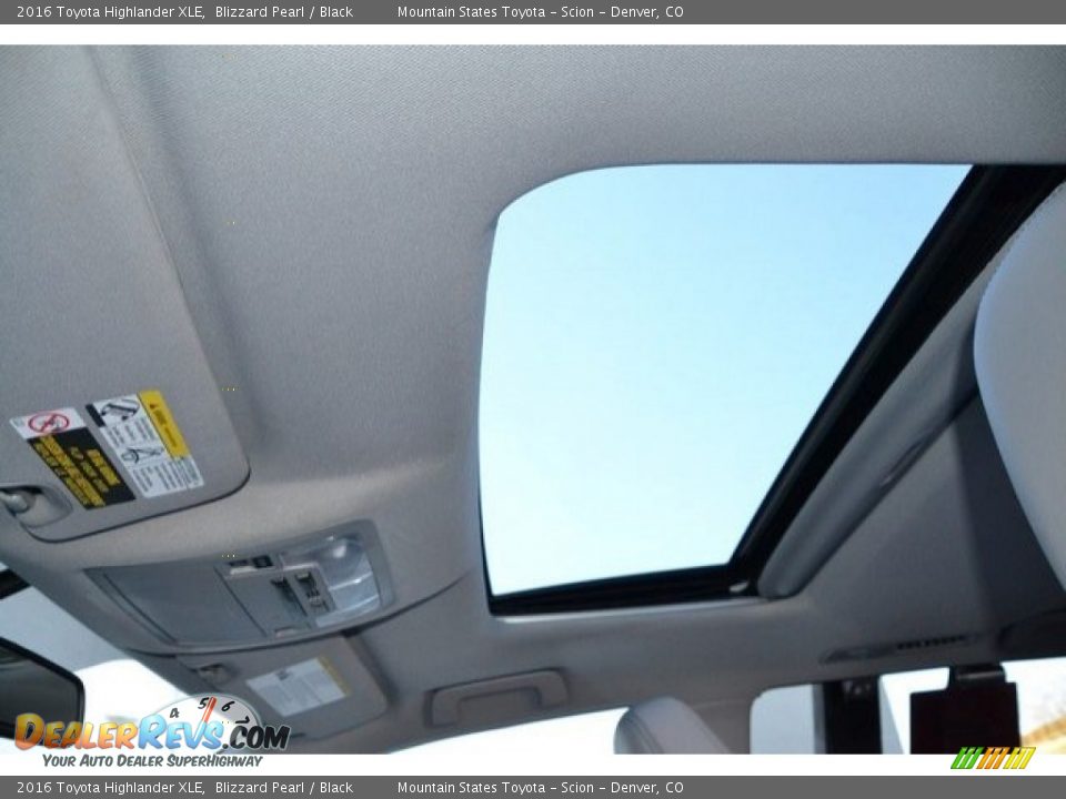 2016 Toyota Highlander XLE Blizzard Pearl / Black Photo #15