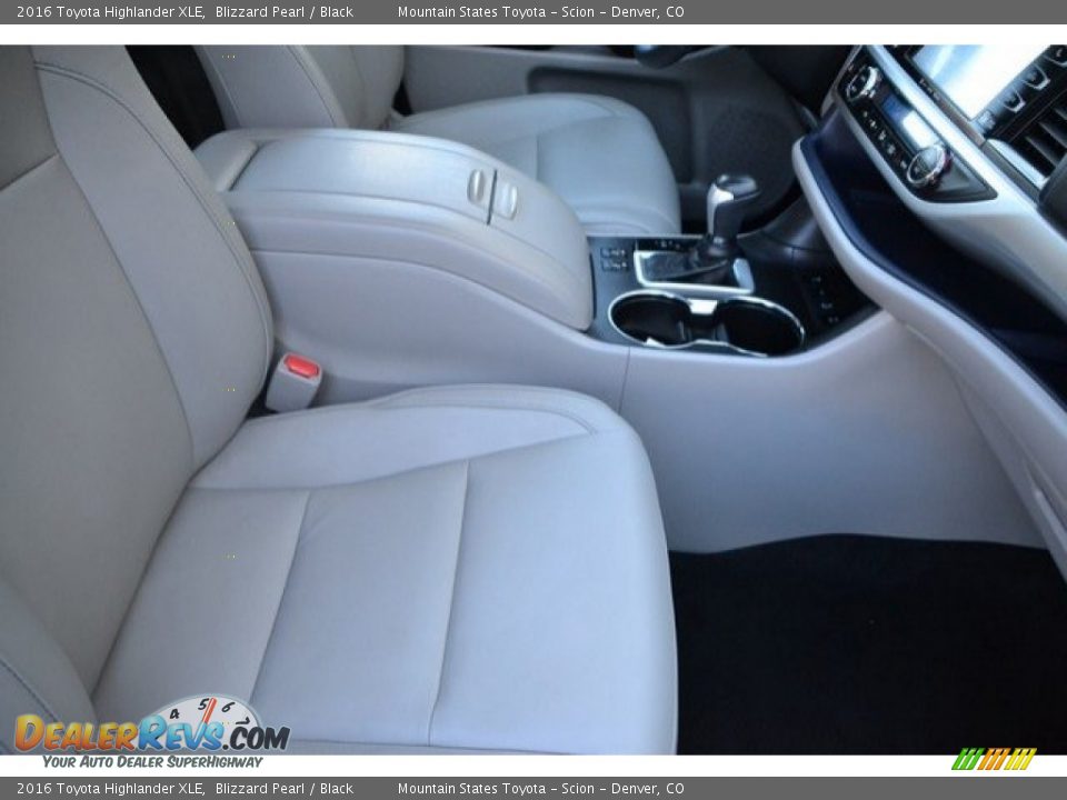 2016 Toyota Highlander XLE Blizzard Pearl / Black Photo #18