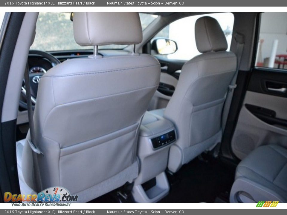 2016 Toyota Highlander XLE Blizzard Pearl / Black Photo #20