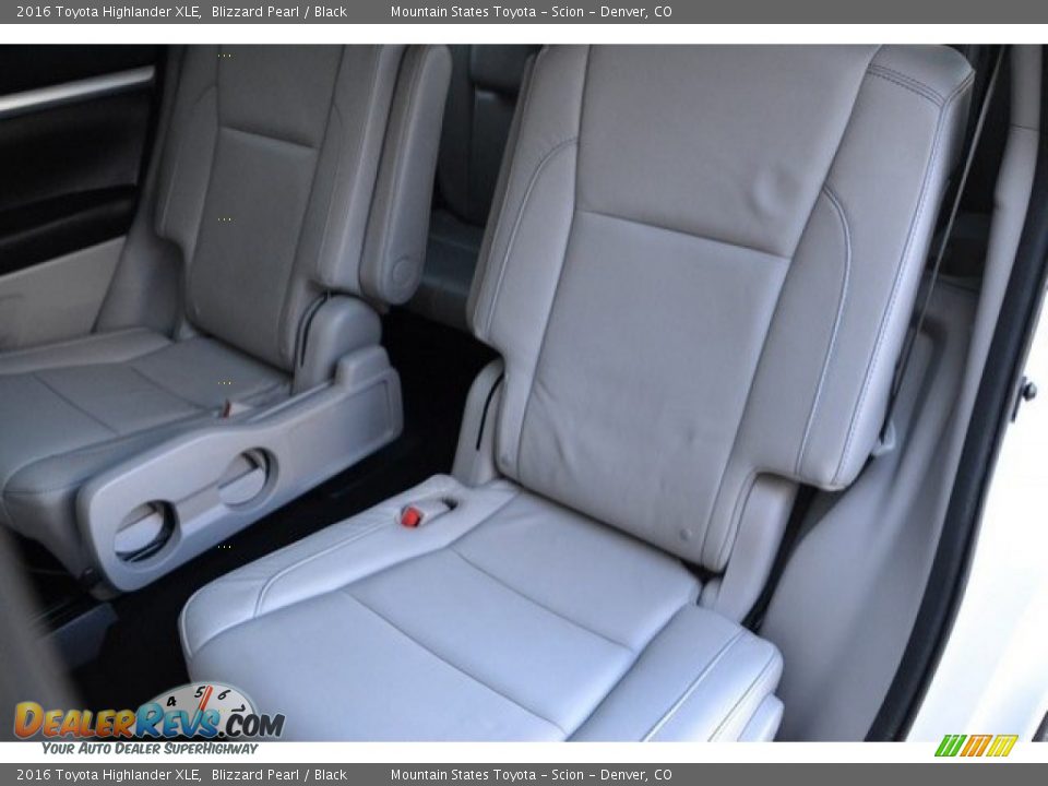 2016 Toyota Highlander XLE Blizzard Pearl / Black Photo #23