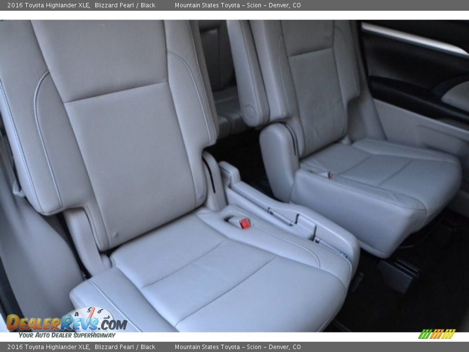 2016 Toyota Highlander XLE Blizzard Pearl / Black Photo #24