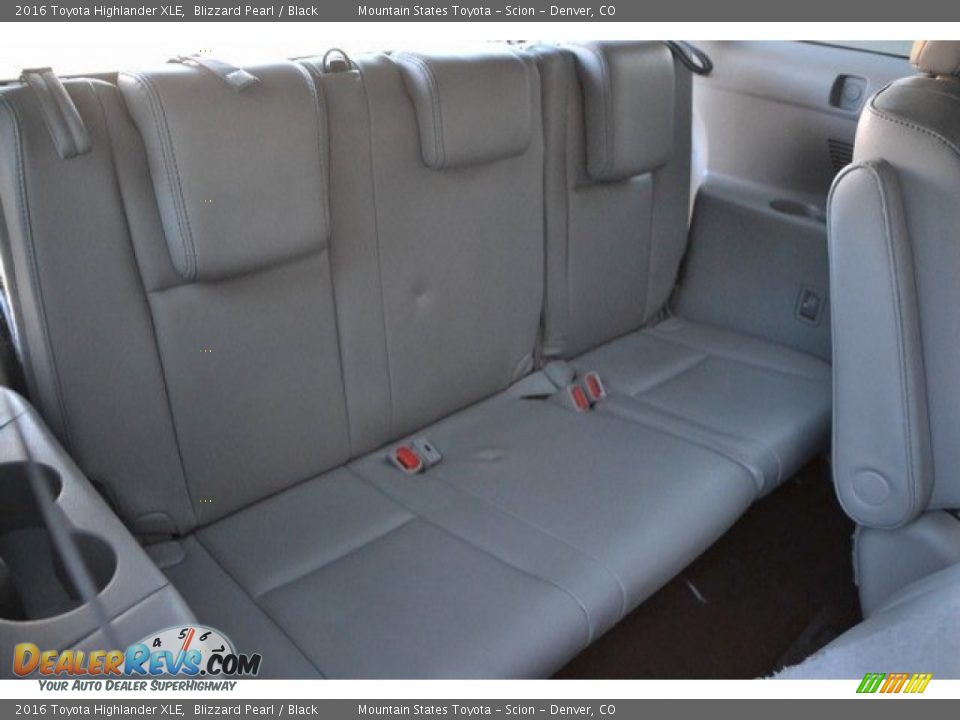 2016 Toyota Highlander XLE Blizzard Pearl / Black Photo #25