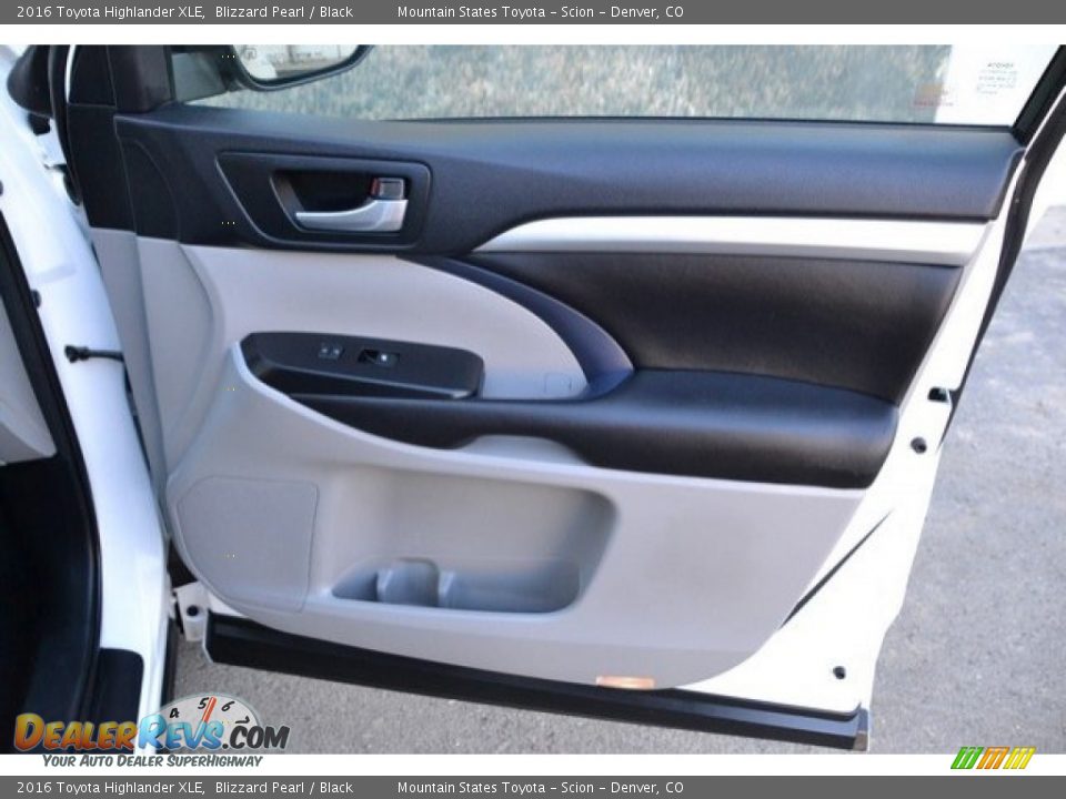2016 Toyota Highlander XLE Blizzard Pearl / Black Photo #27