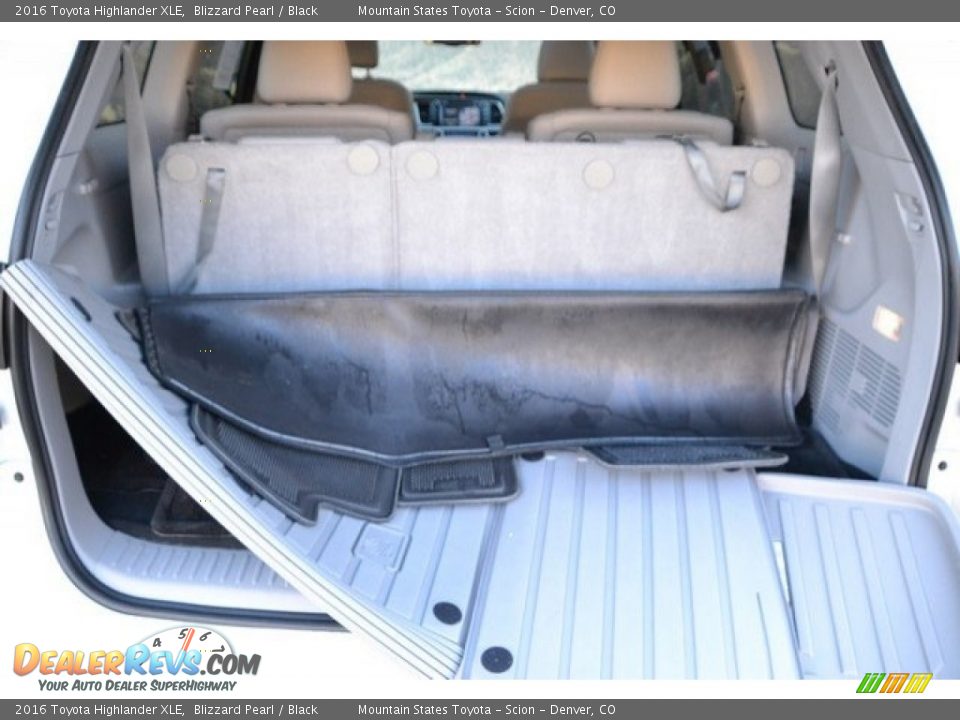 2016 Toyota Highlander XLE Blizzard Pearl / Black Photo #28